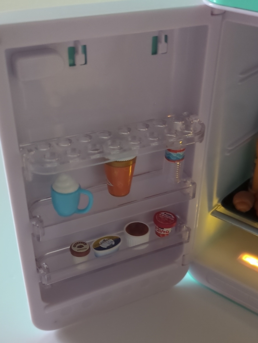 lot of 4 Articulated Barbies dolls and Mini Fridge Accessory - Picture 15 of 16